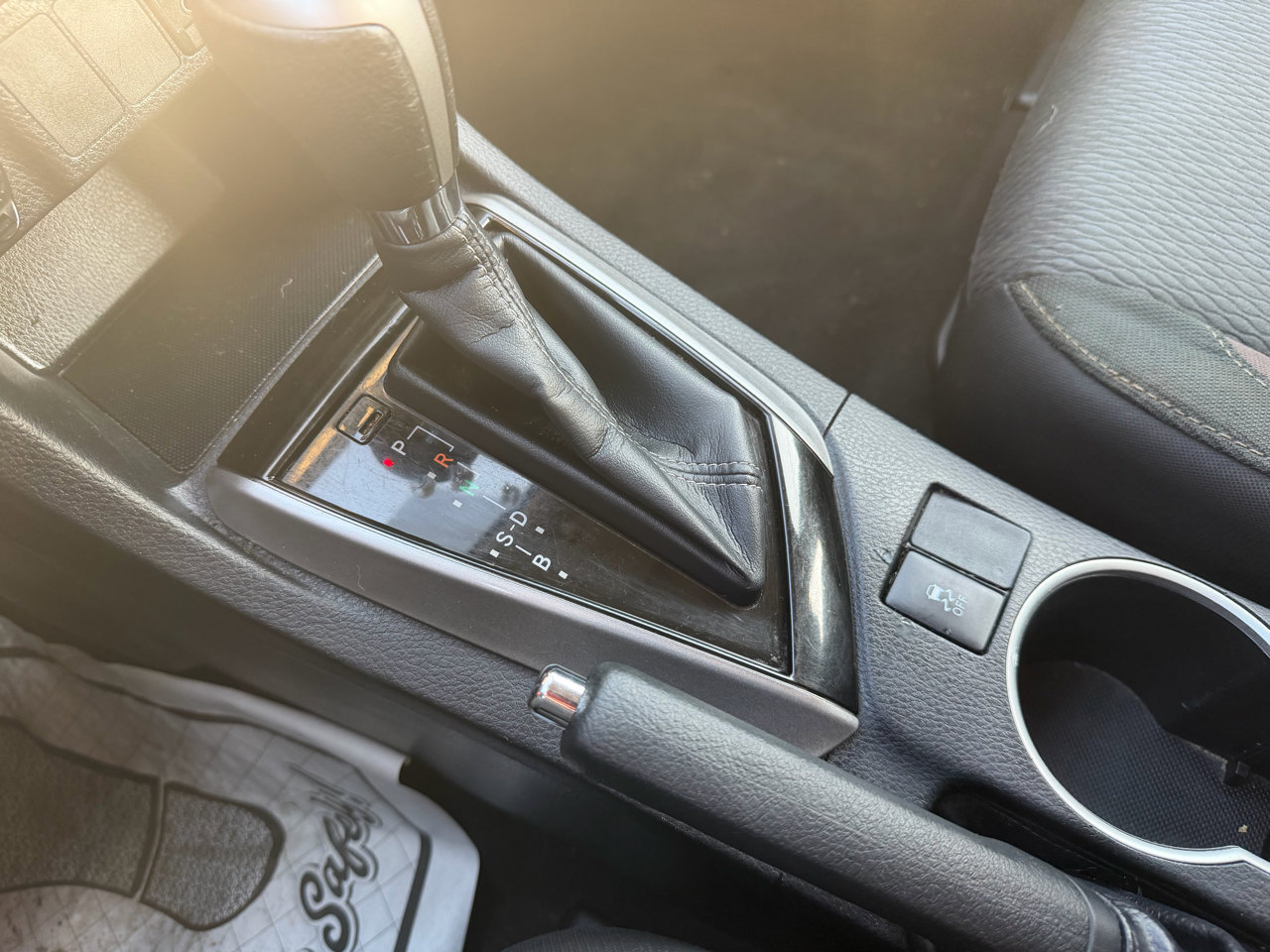 Used 2015 Toyota Corolla LE Premium image 19