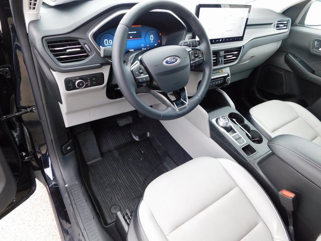 Used 2023 Ford Escape Platinum image 14