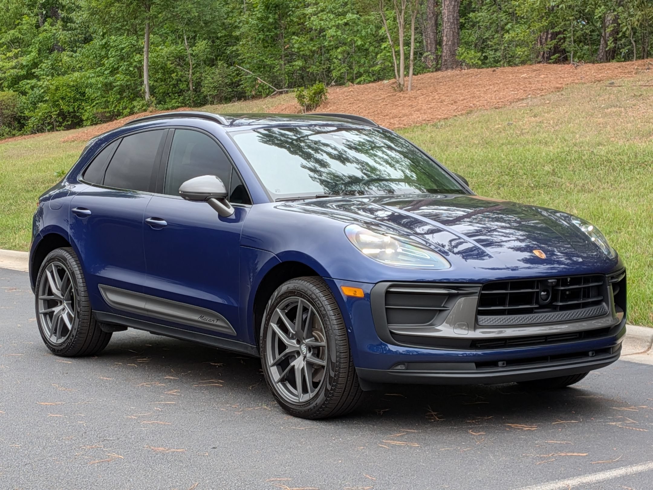 Certified 2025 Porsche Macan Turbo AWD/4WD image 32