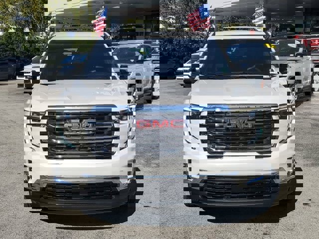 Used 2024 GMC Acadia Elevation w/ Luxury Package image 2