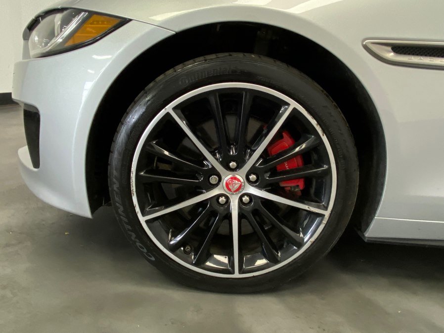 Used 2018 Jaguar XE S image 19