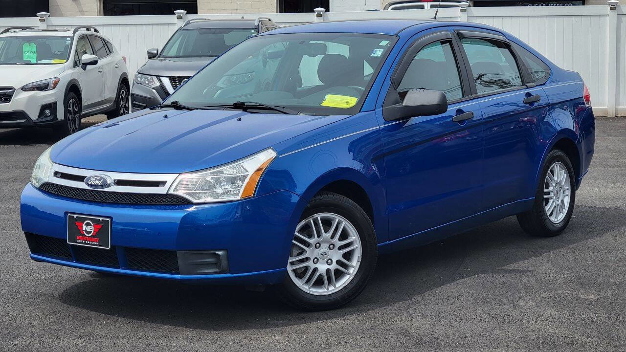 Used 2010 Ford Focus SE FWD image 2