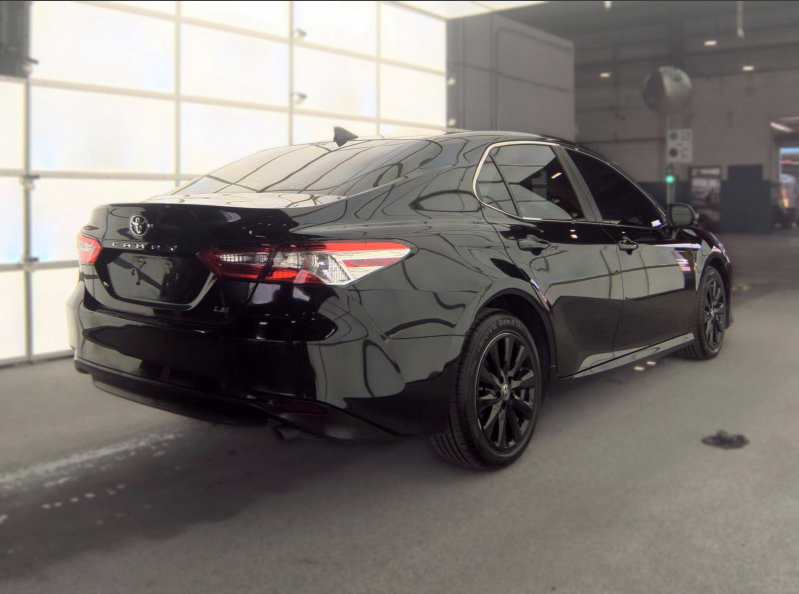 Used 2020 Toyota Camry LE FWD image 3