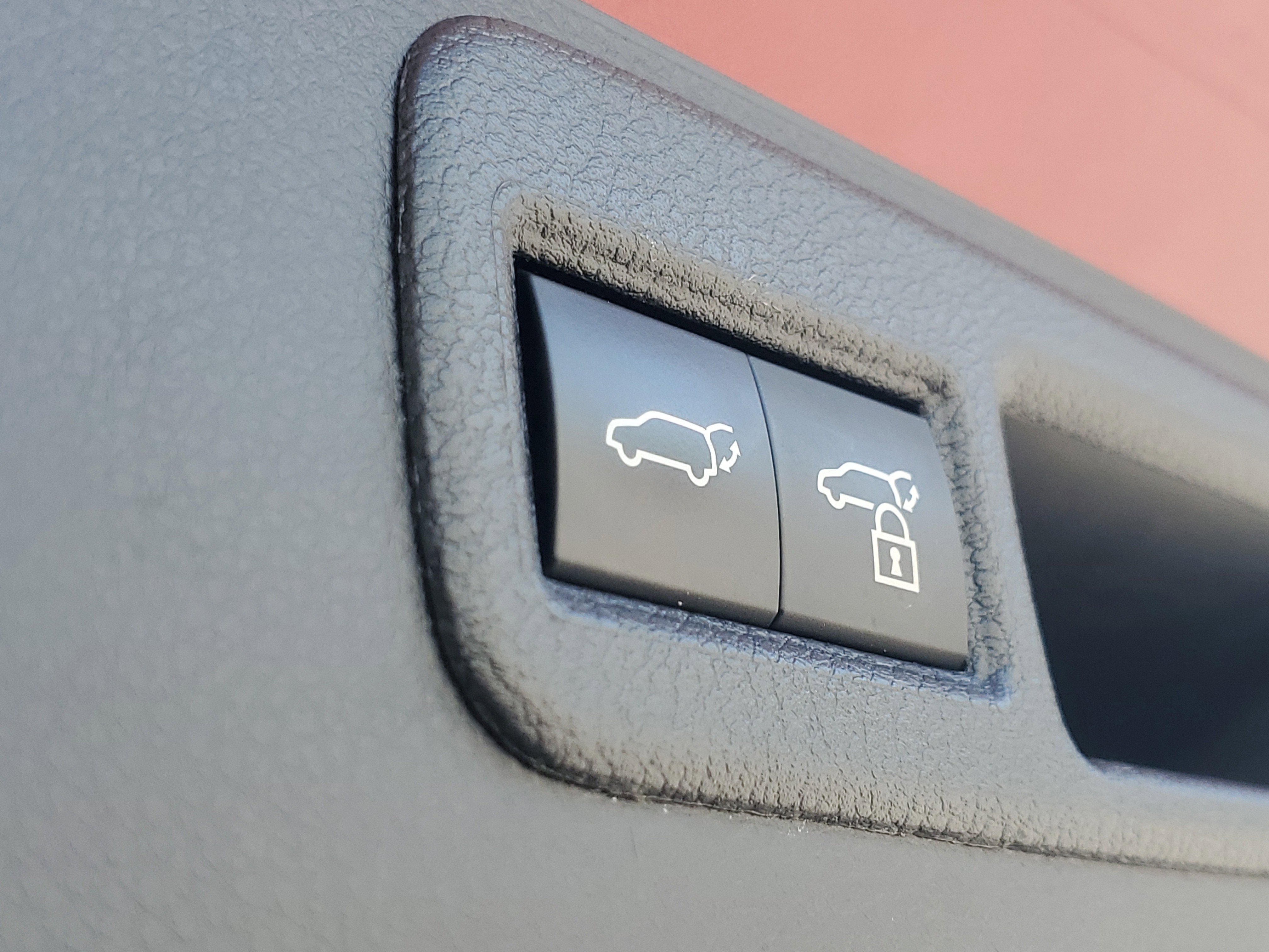 Certified 2021 Toyota Venza XLE w/ Softex Package AWD/4WD image 10