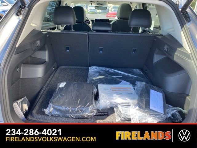 New 2025 Volkswagen Tiguan SE image 60