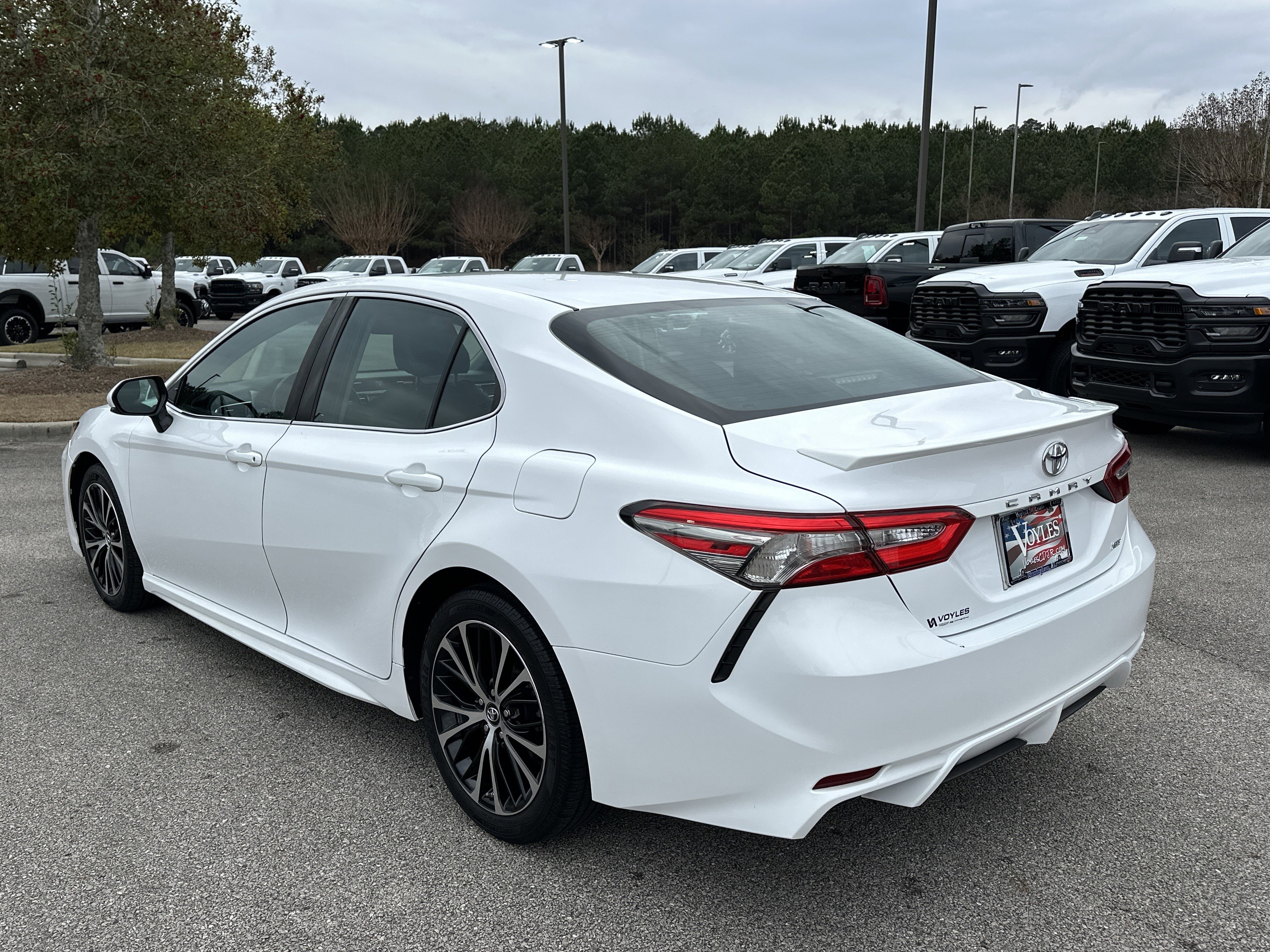Used 2018 Toyota Camry SE image 5