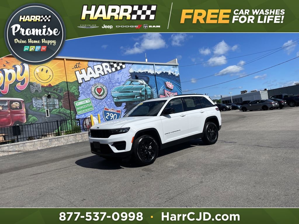 Used 2025 Jeep Grand Cherokee Altitude AWD/4WD image 1