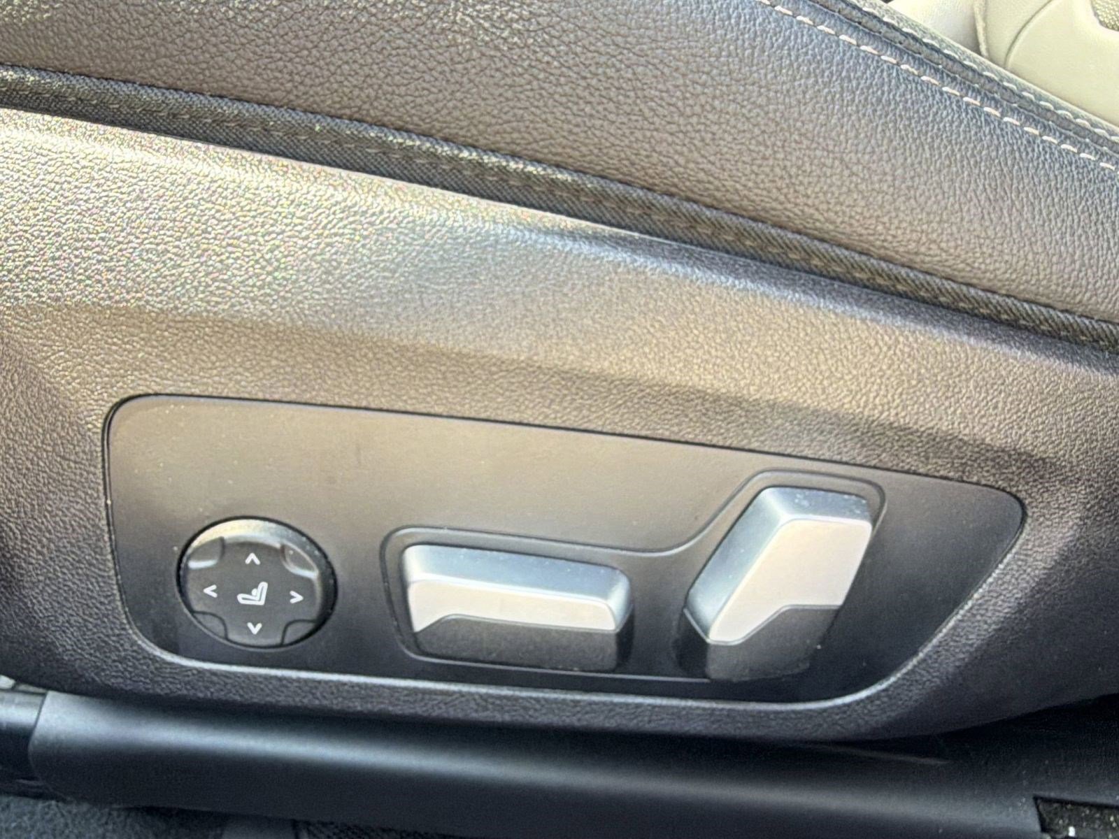 Certified 2023 BMW 330i Sedan w/ M Sport Package image 13