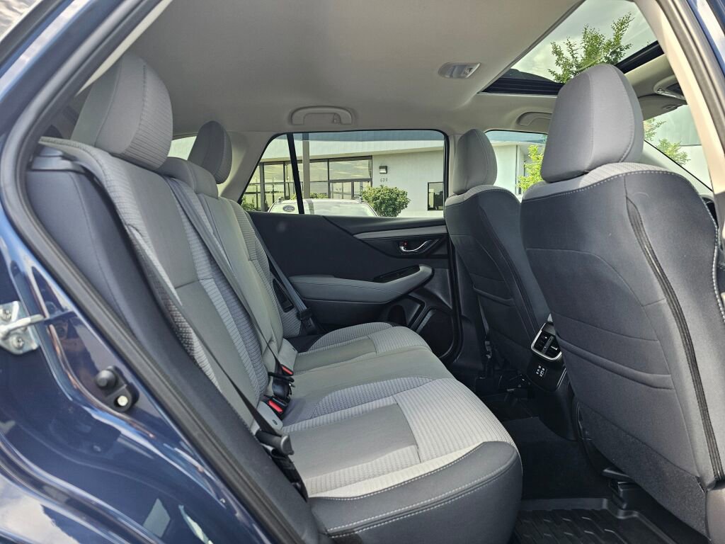 Used 2025 Subaru Outback Premium AWD/4WD image 13