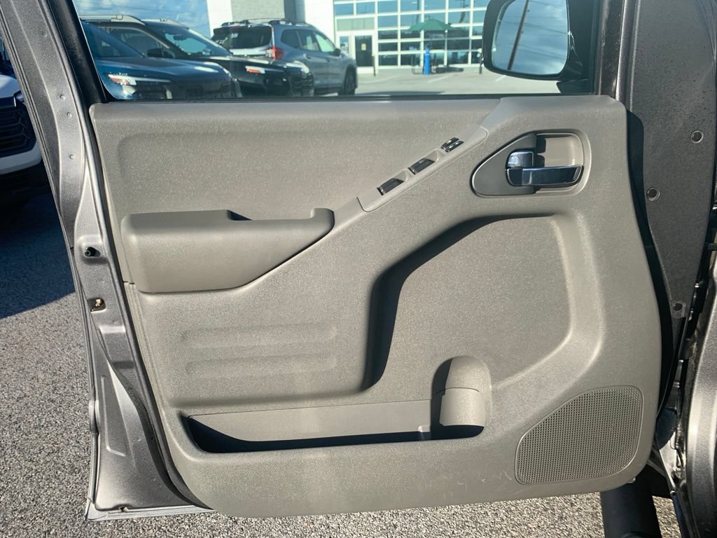 Used 2021 Nissan Frontier SV w/ Midnight Edition Floor Mats AWD/4WD image 16
