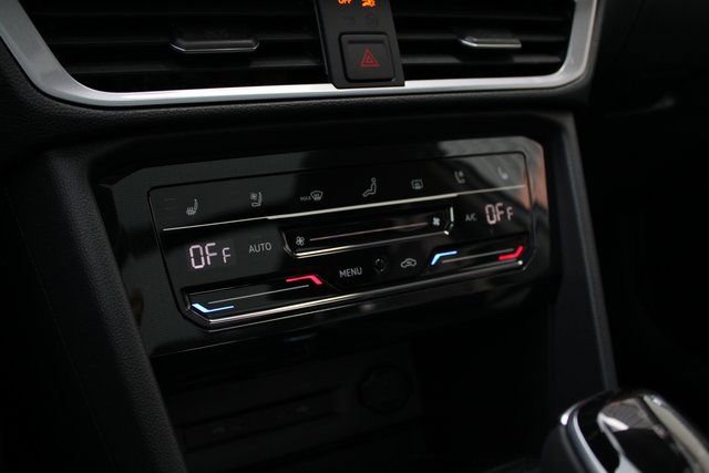 New 2025 Volkswagen Taos SEL image 7