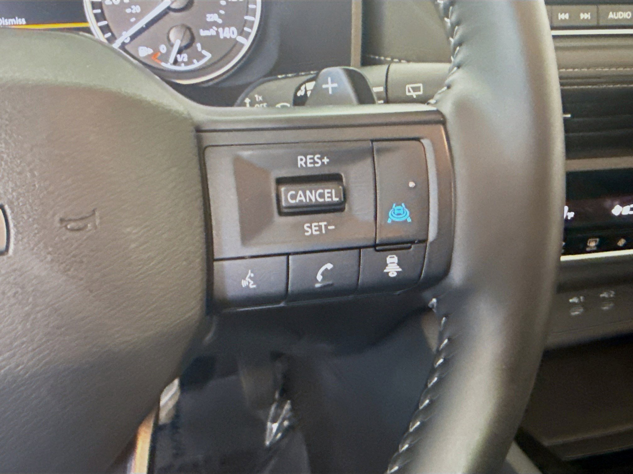 Used 2025 Nissan Rogue SV image 15