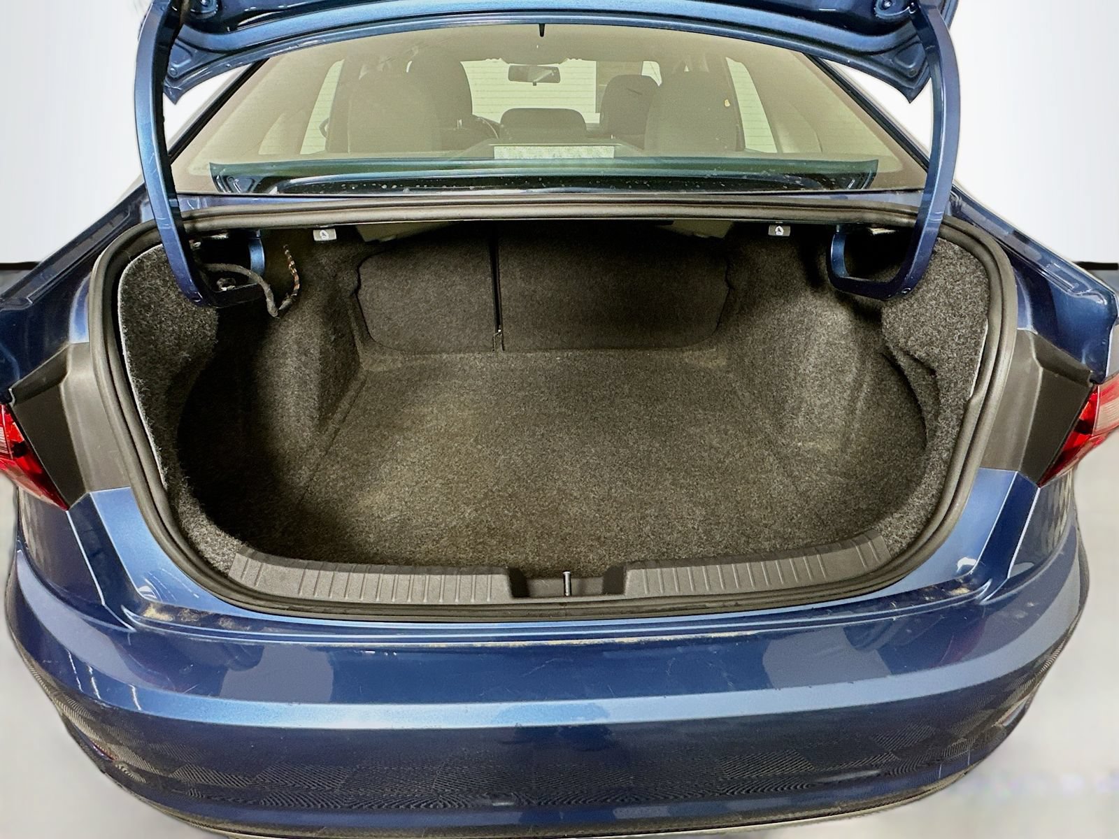 Used 2021 Volkswagen Jetta SE FWD image 23