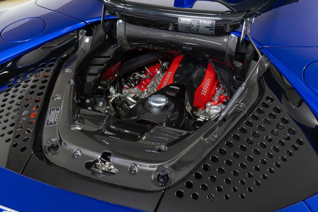 Used 2022 Ferrari SF90 Spider image 18