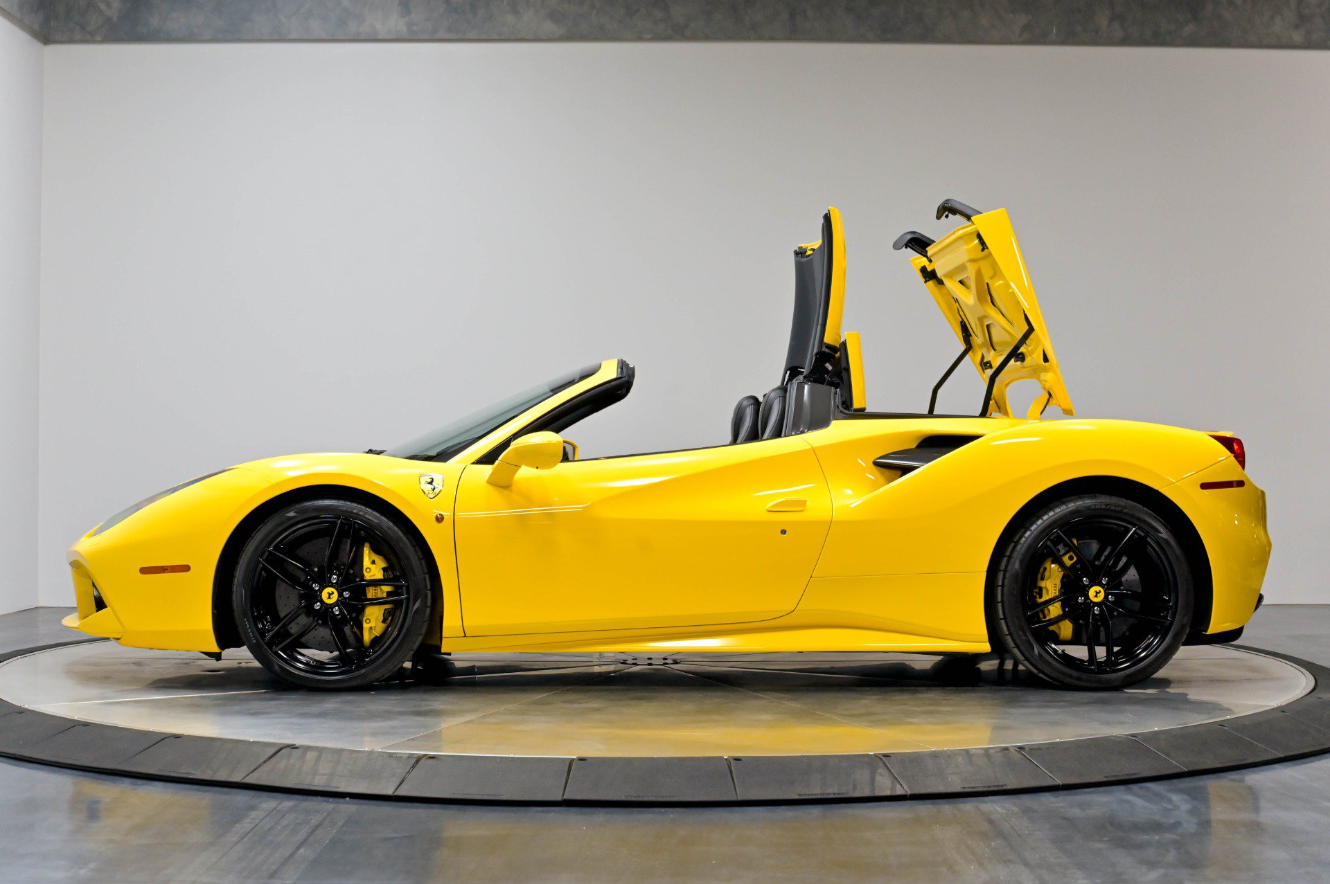 Used 2017 Ferrari 488 Spider RWD image 48