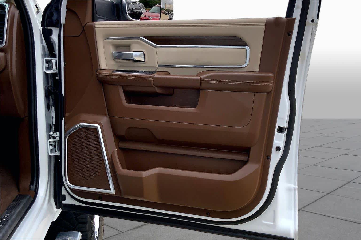 Used 2022 RAM 3500 Laramie AWD/4WD image 23