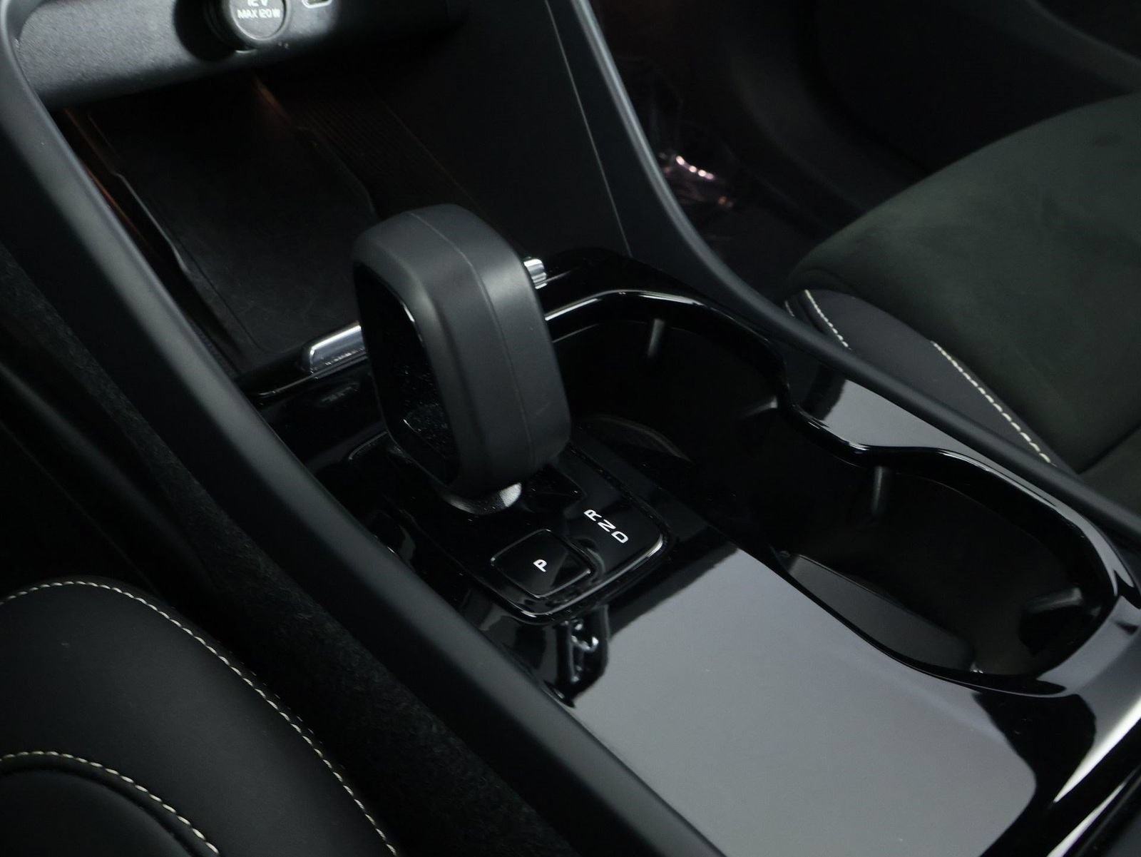 Used 2023 Volvo XC40 Recharge Ultimate AWD/4WD image 15