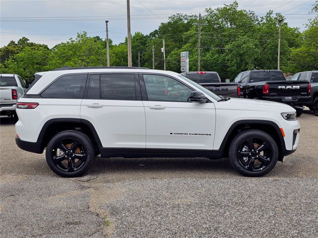 New 2026 Jeep Grand Cherokee Limited w/ Limited Altitude Package RWD image 15