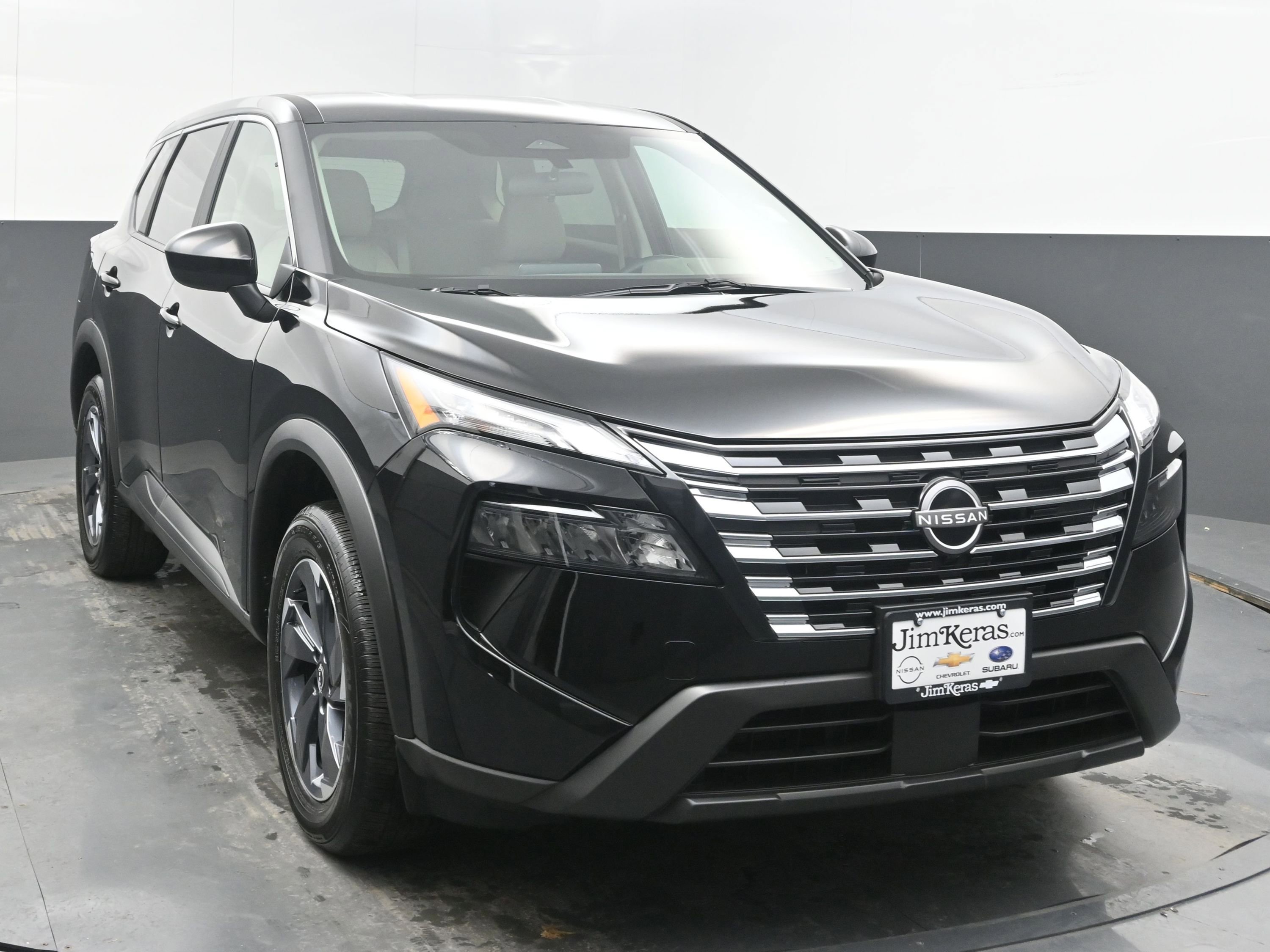 Used 2025 Nissan Rogue SV image 3