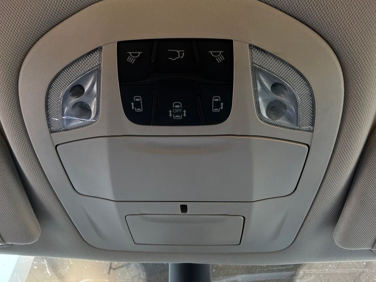 Used 2023 Chrysler Pacifica Touring-L FWD image 19