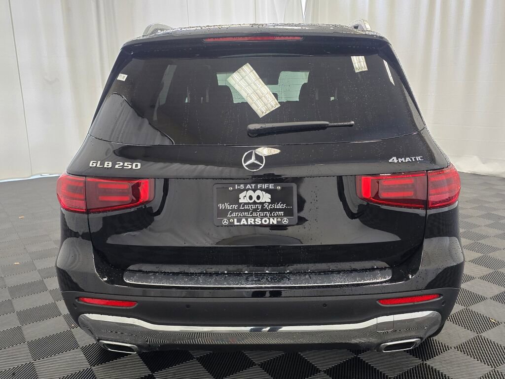 Used 2025 Mercedes-Benz GLB 250 4MATIC image 5