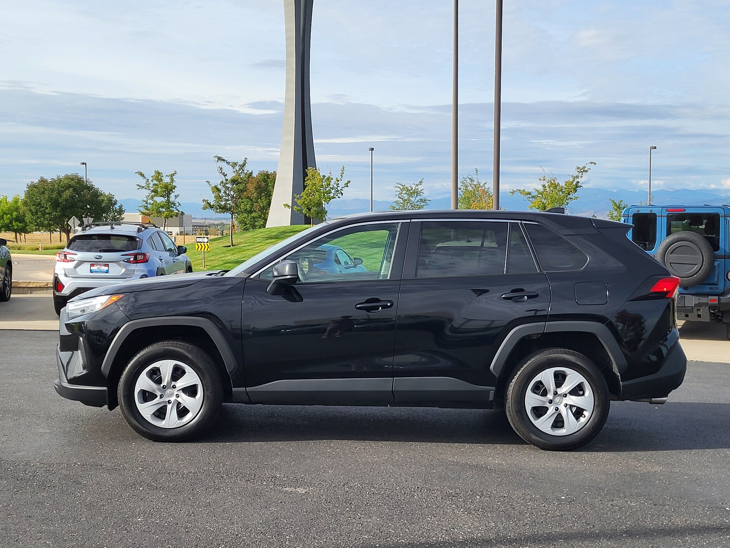 Used 2023 Toyota RAV4 LE AWD/4WD image 5