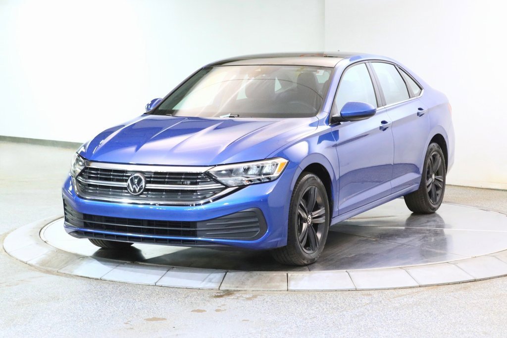 Used 2024 Volkswagen Jetta SE w/ Panoramic Sunroof Package image 3