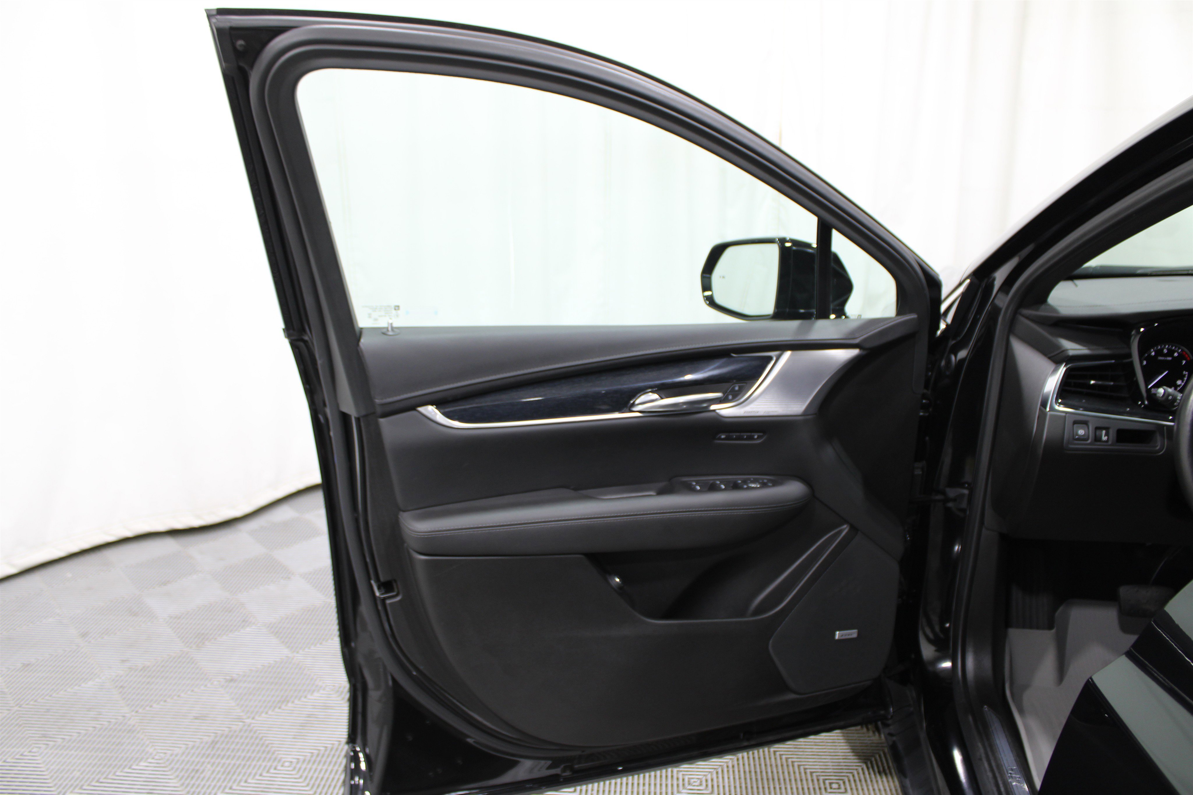 Used 2022 Cadillac XT5 Premium Luxury w/ LPO, Floor Liner Package image 6