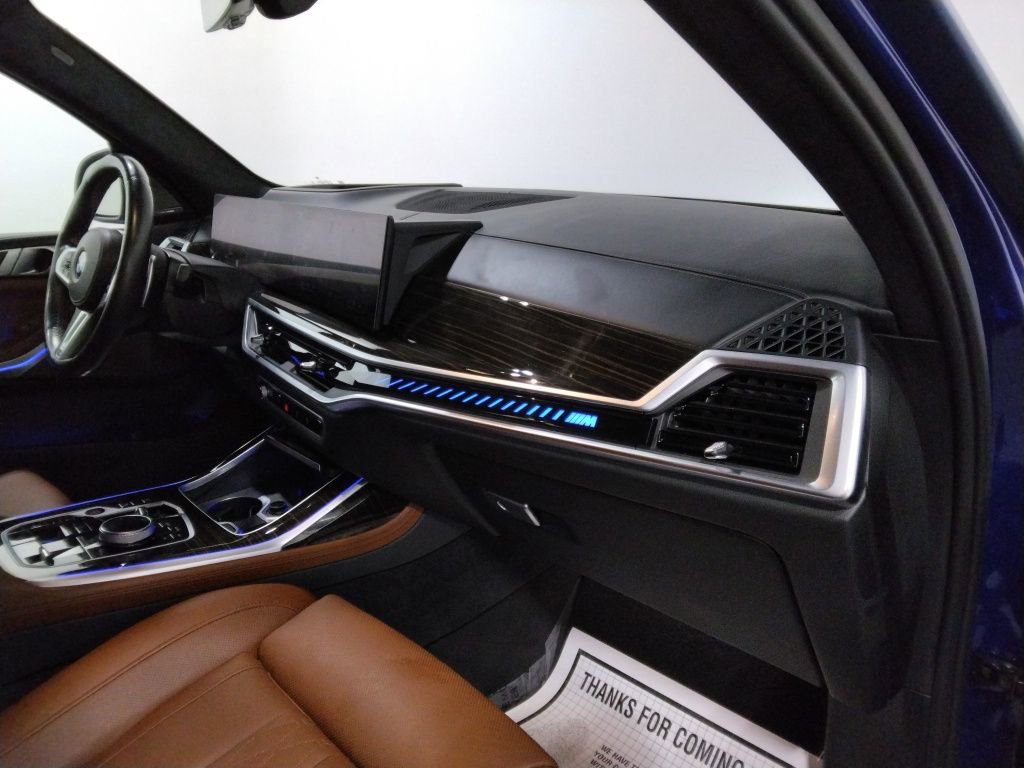 Used 2023 BMW X7 M60i image 52