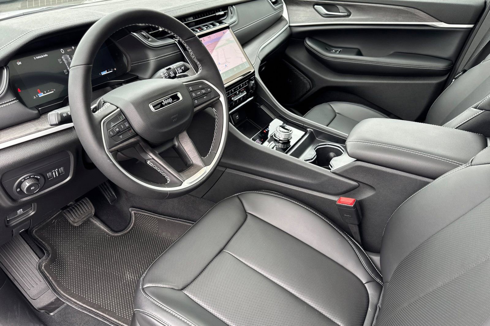 New 2025 Jeep Grand Cherokee Limited w/ Luxury Tech Group II image 12