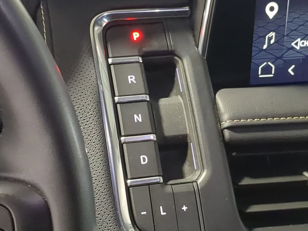 Used 2023 GMC Yukon XL SLT w/ SLT Premium Package image 31