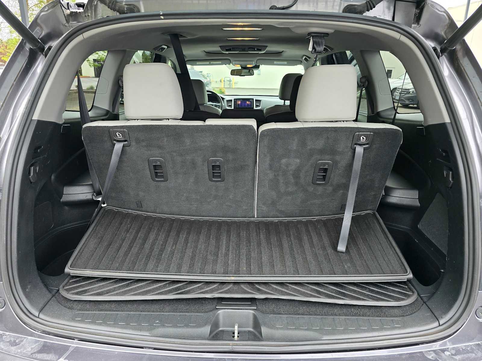 Used 2016 Honda Pilot Touring image 14