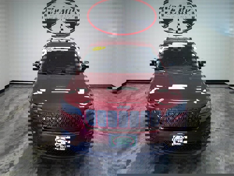 Used 2019 Jeep Cherokee Latitude Plus w/ Cold Weather Group image 5