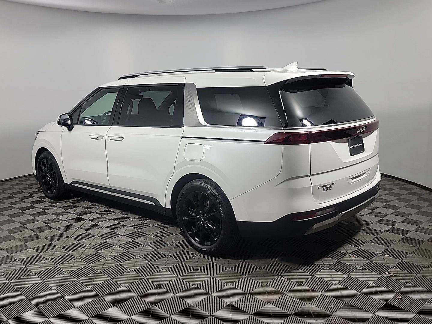 Used 2024 Kia Carnival SX image 10