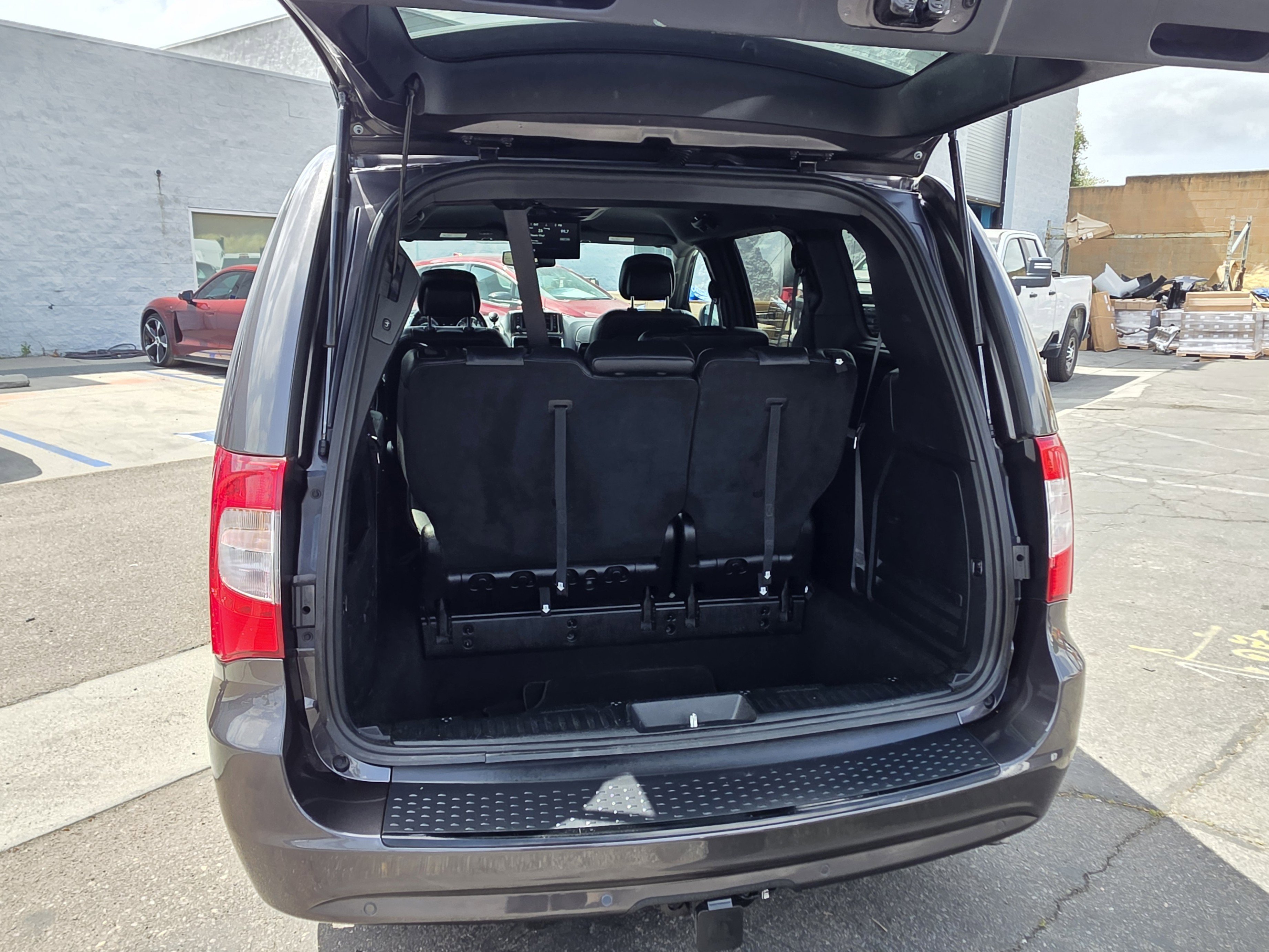 Used 2015 Chrysler Town & Country S w/ Trailer Tow Group FWD image 23