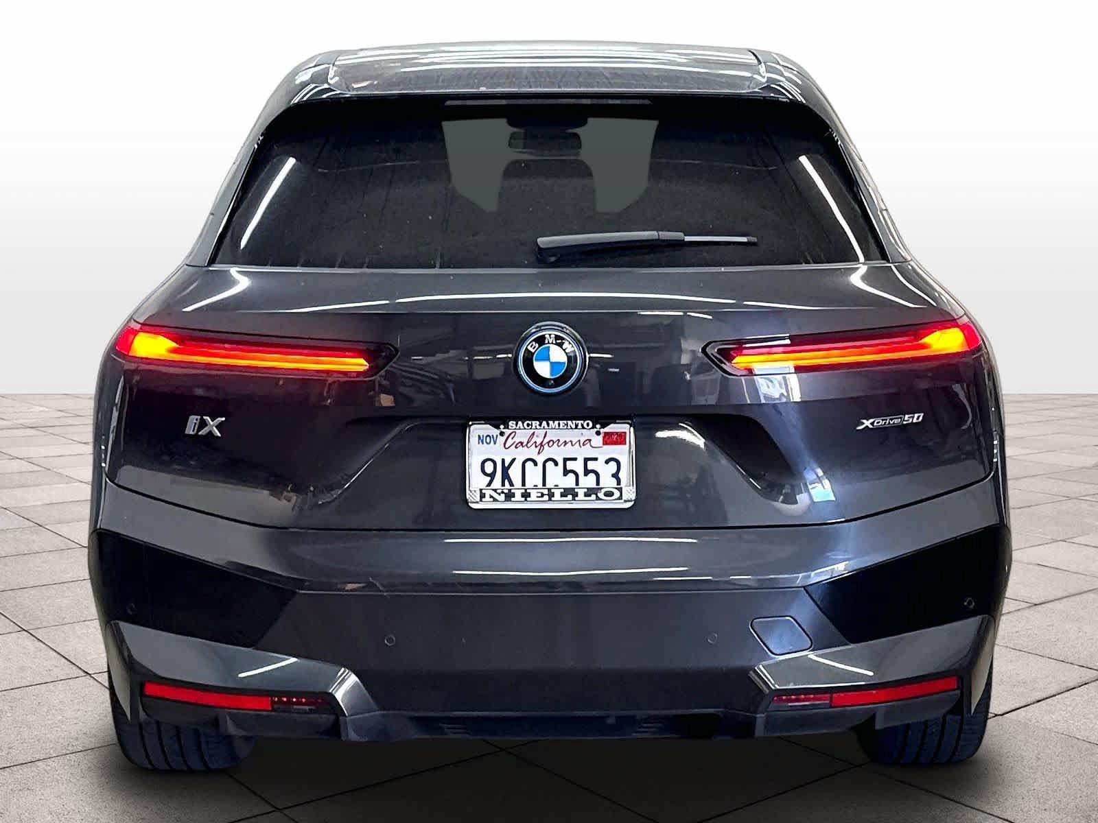 Used 2024 BMW iX xDrive50 w/ Sport Package AWD/4WD image 7
