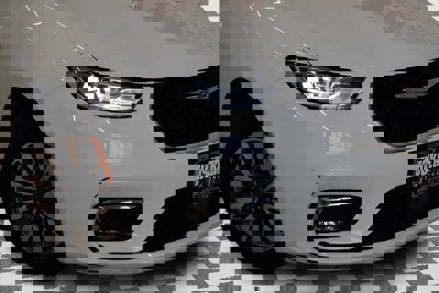 Used 2023 Chrysler Pacifica Touring-L image 15