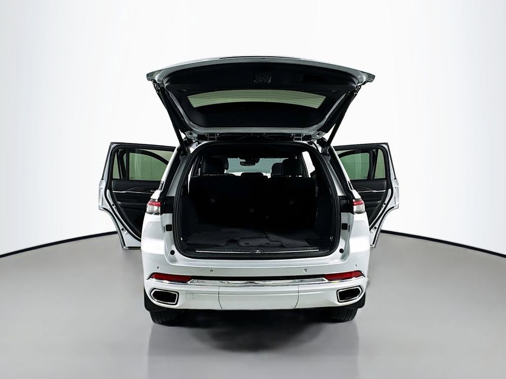 Used 2022 Jeep Grand Cherokee Overland w/ MOPAR Finishing Package image 28