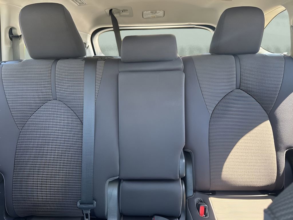 Used 2023 Toyota Highlander LE image 11