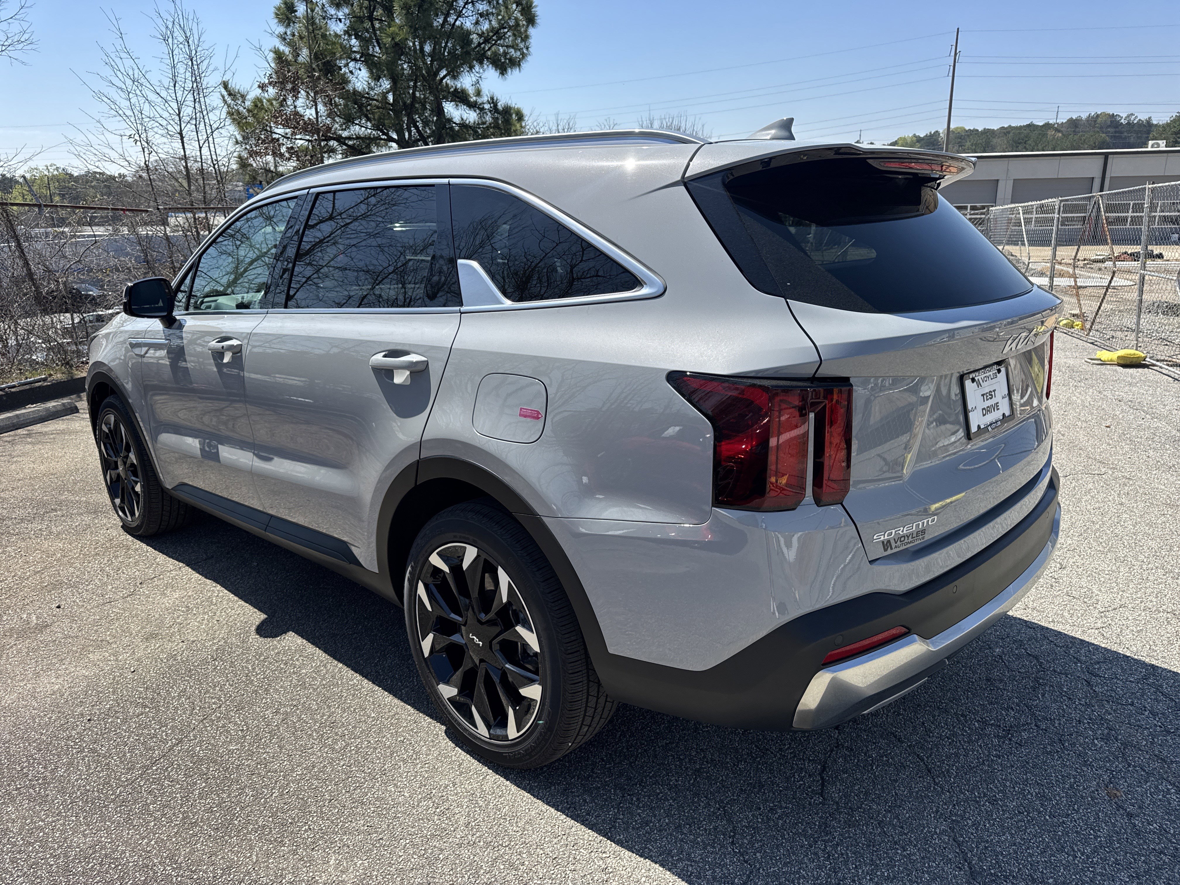 Used 2025 Kia Sorento EX w/ Panoramic Sunroof Package image 5