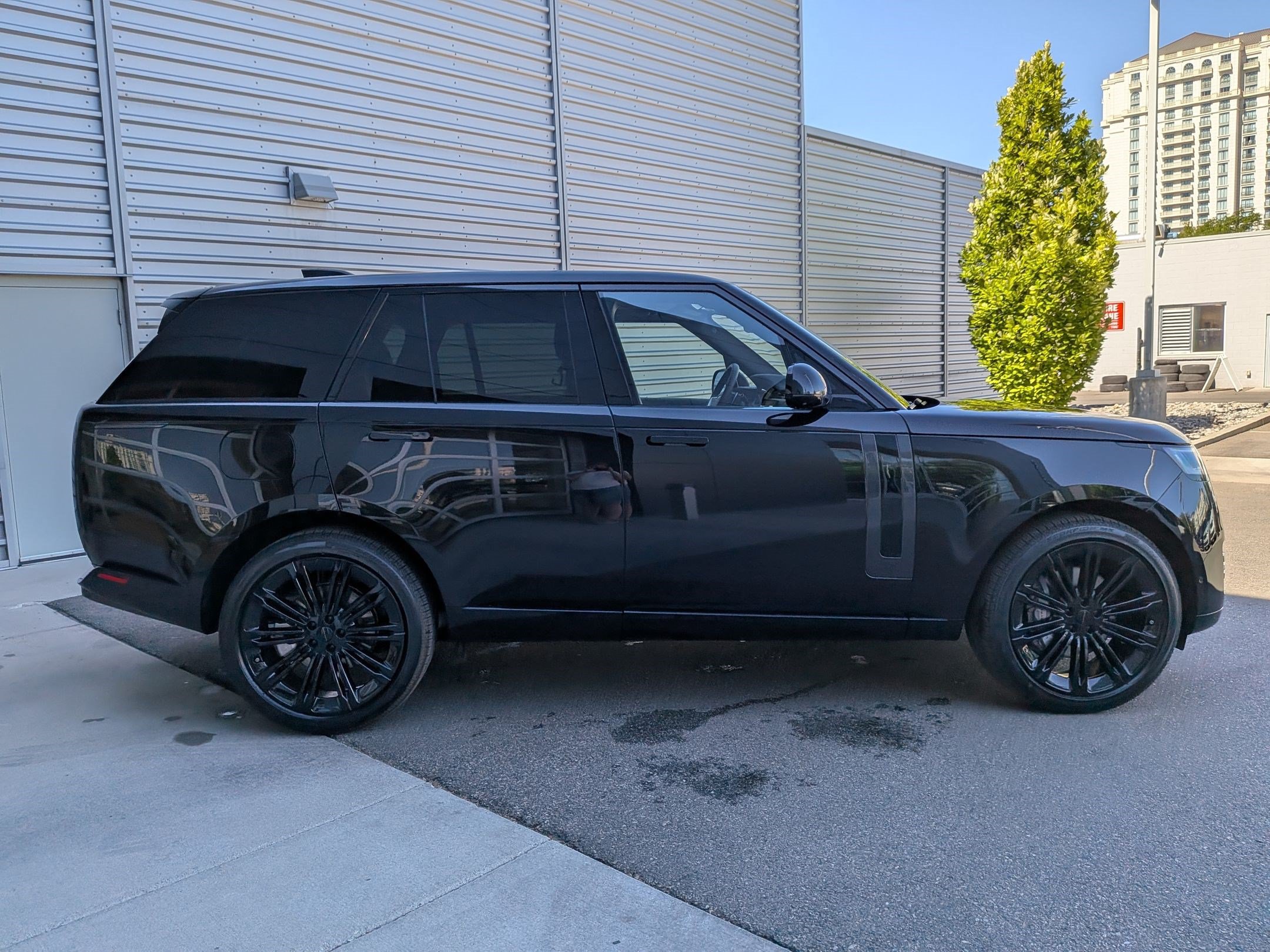 New 2026 Land Rover Range Rover SE AWD/4WD image 4