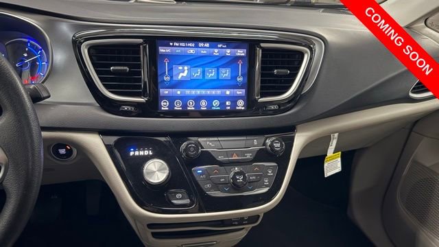 Used 2018 Chrysler Pacifica Touring Plus image 33