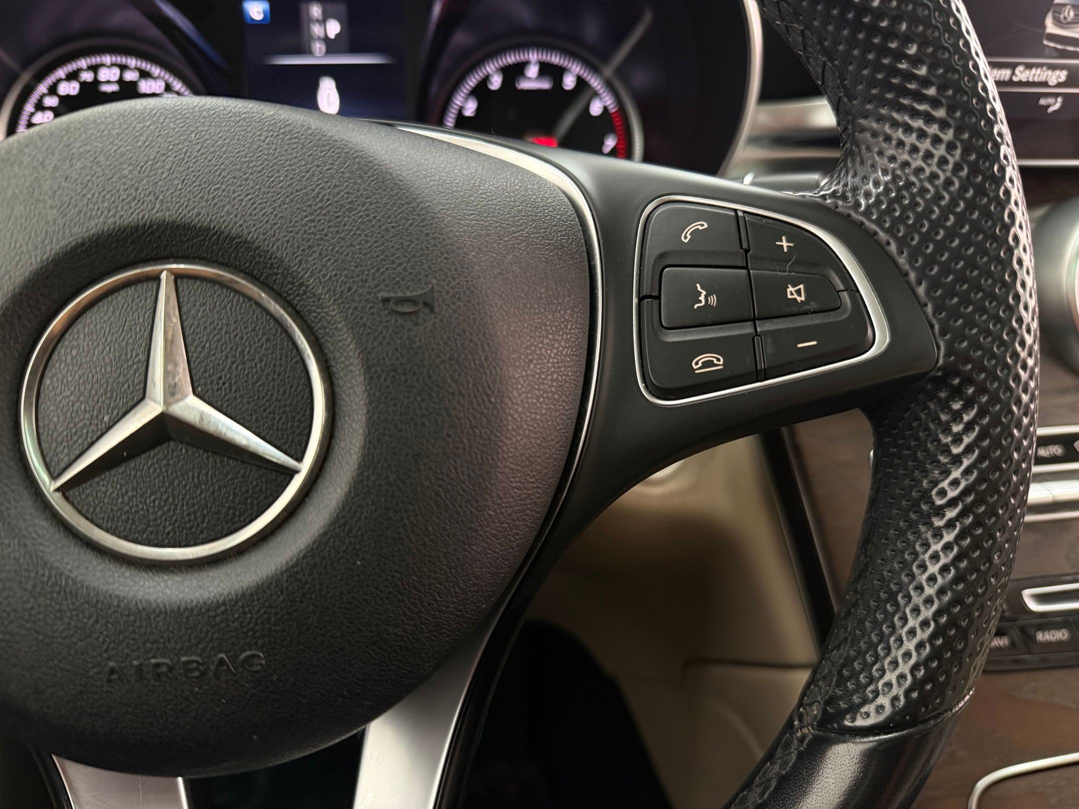 Used 2019 Mercedes-Benz GLC 300 4MATIC image 14