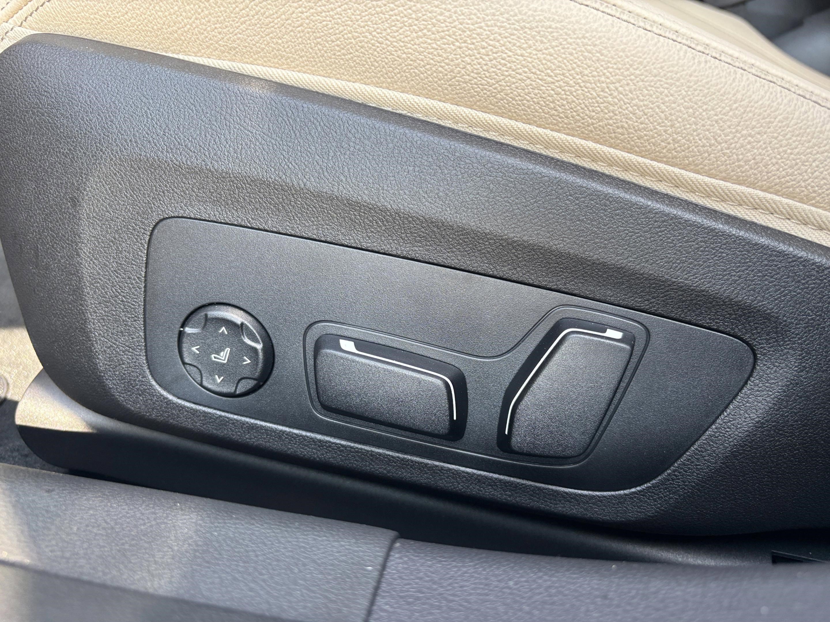 Used 2026 BMW 330i Sedan w/ Convenience Package image 18