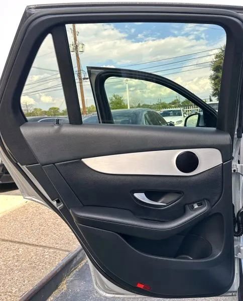 Used 2019 Mercedes-Benz GLC 300 w/ Parking Assistance Package image 21