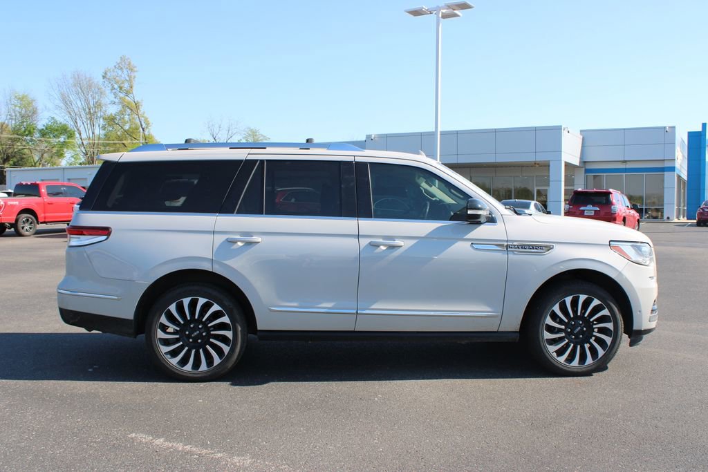 Used 2023 Lincoln Navigator Reserve image 11