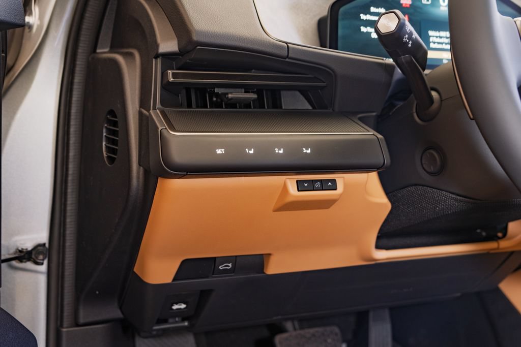 New 2026 Lexus ES 350e FWD image 33