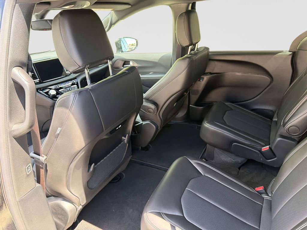 Used 2026 Chrysler Pacifica Select FWD image 15