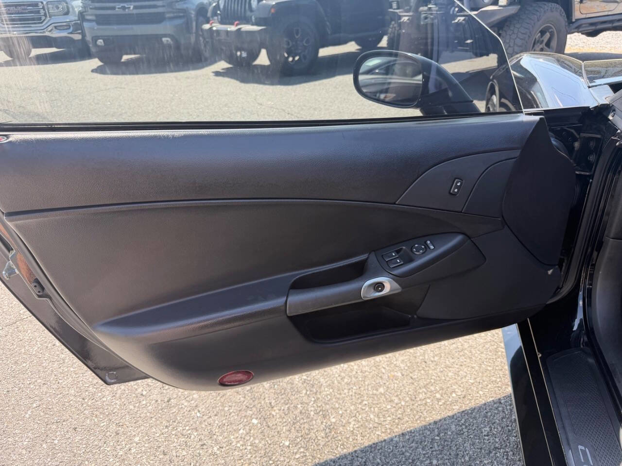 Used 2006 Chevrolet Corvette Coupe w/ Performance Package image 9