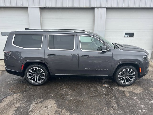 Certified 2025 Jeep Grand Wagoneer Series III w/ HD Trailer Tow Package image 6